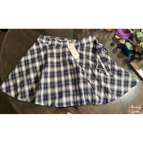 Belle Pique• plaid mini skirt - Picture 1 of 9